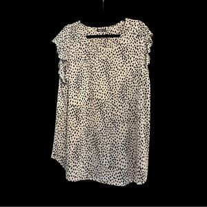 Heimish Pre-owned 3X( tag removed) flutter sleeve women’s top. White&Black. EUC